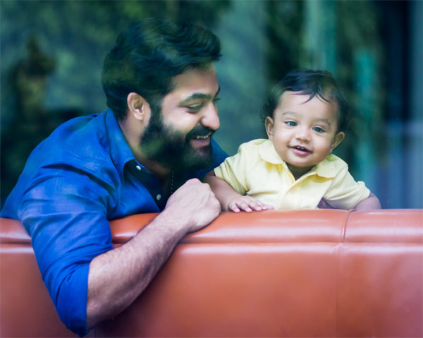 janatha garage,jr ntr,jr ntr with abhay ram,abhay ram birthday  ఎన్టీఆర్‌ ఈ నిర్ణయం ఎందుకు తీసుకున్నట్లో?